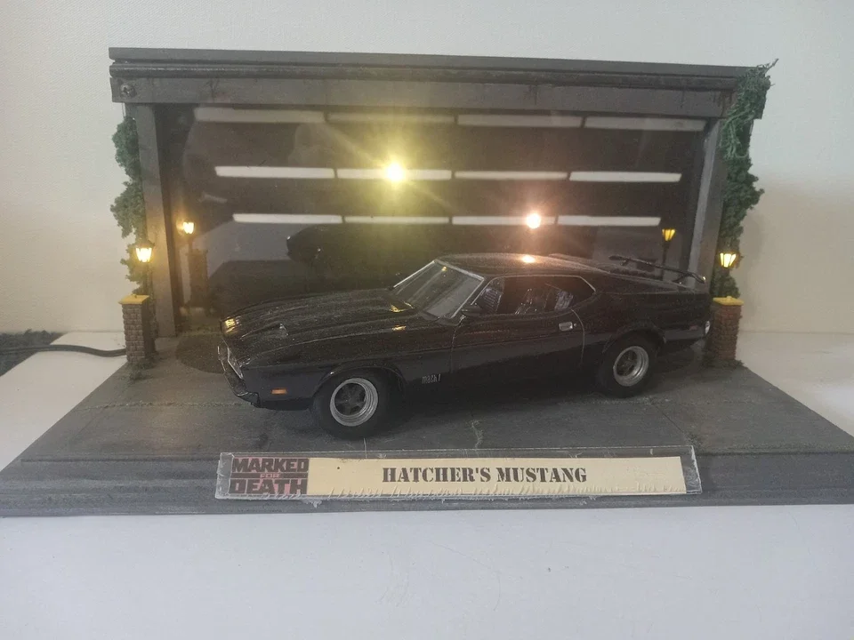 Hatcher's Mustang — Classic Muscle Display Base (1:25) - View 1