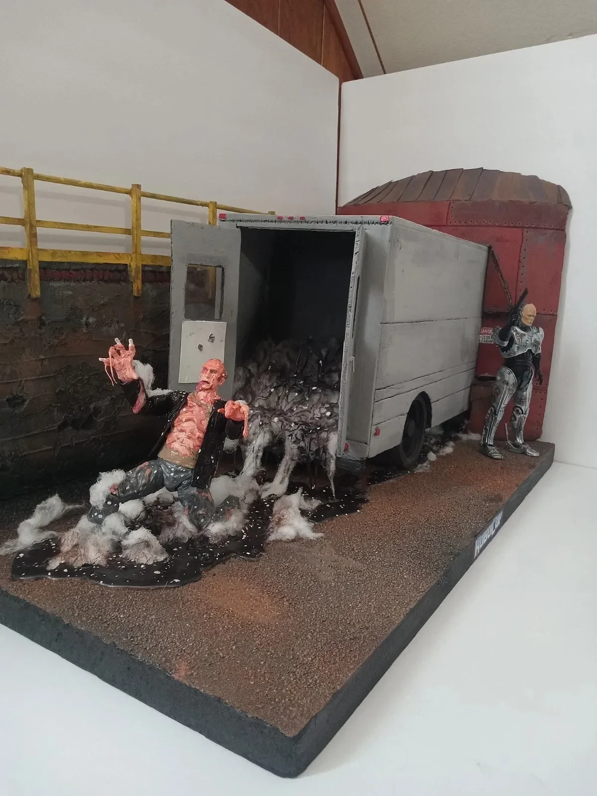 Robocop Toxic Waste Emil Diorama thumbnail 7