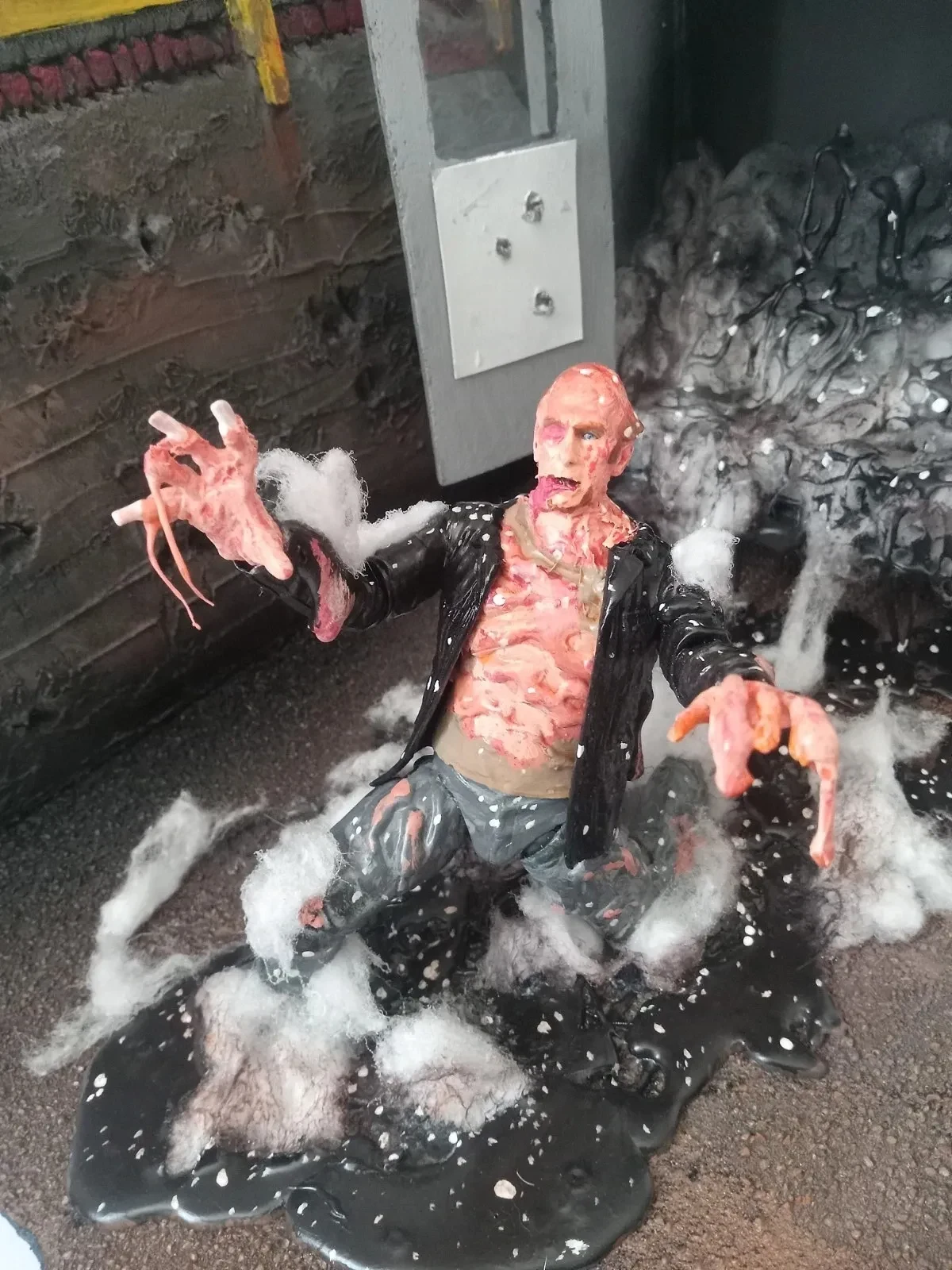 Robocop Toxic Waste Emil Diorama thumbnail 8