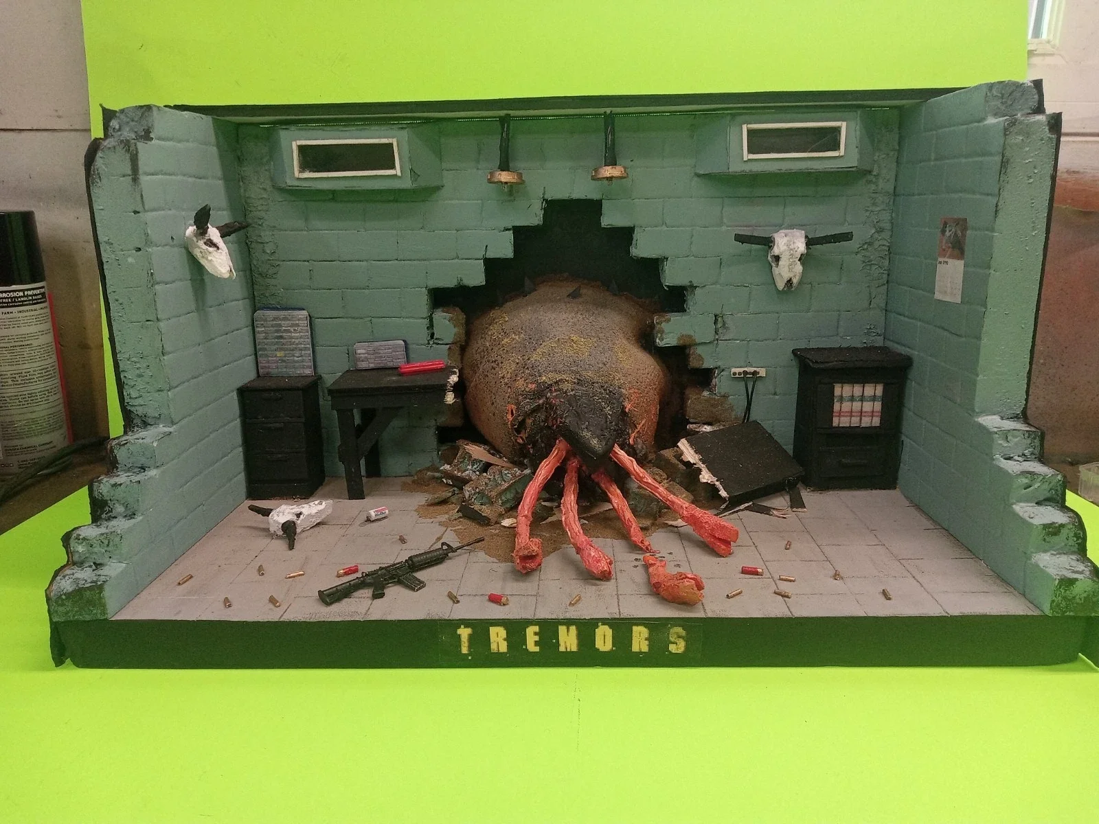 Tremors — Burt's Rec Room Graboid Breach Diorama (1:12) (Lights Up) thumbnail 6