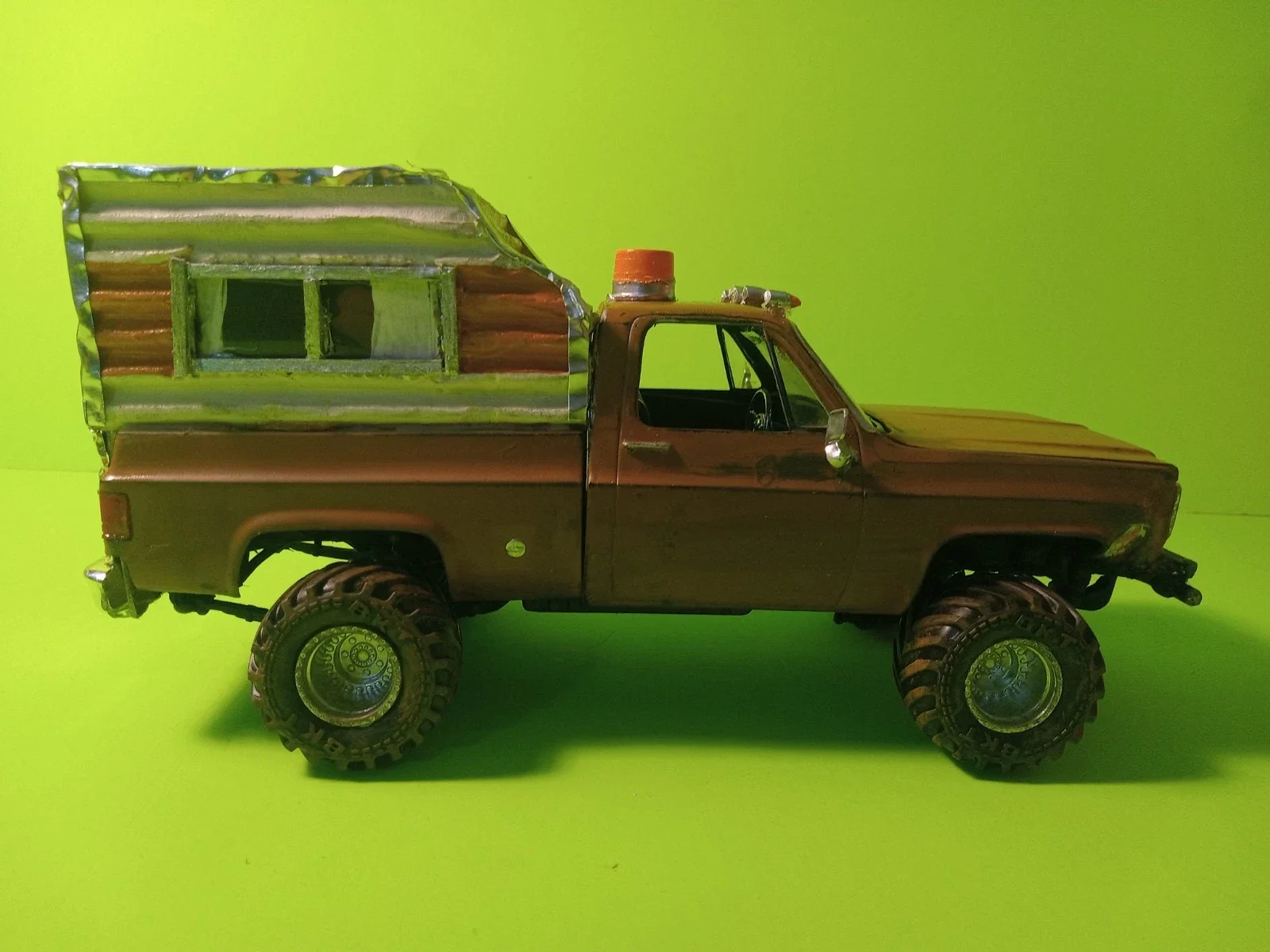 2 Custom 1:24 Scale Twister 1996 Movie Trucks. Revell. Jo's Yellow Jeep thumbnail 5