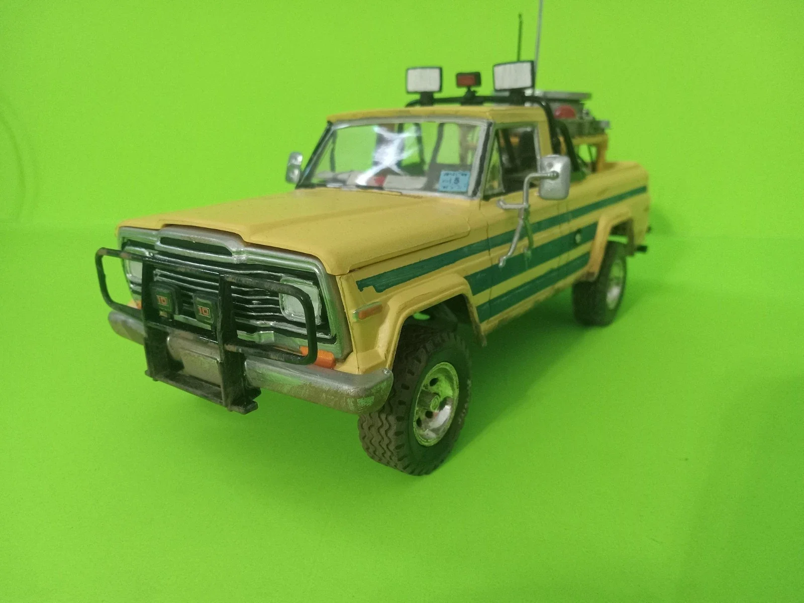 2 Custom 1:24 Scale Twister 1996 Movie Trucks. Revell. Jo's Yellow Jeep thumbnail 13