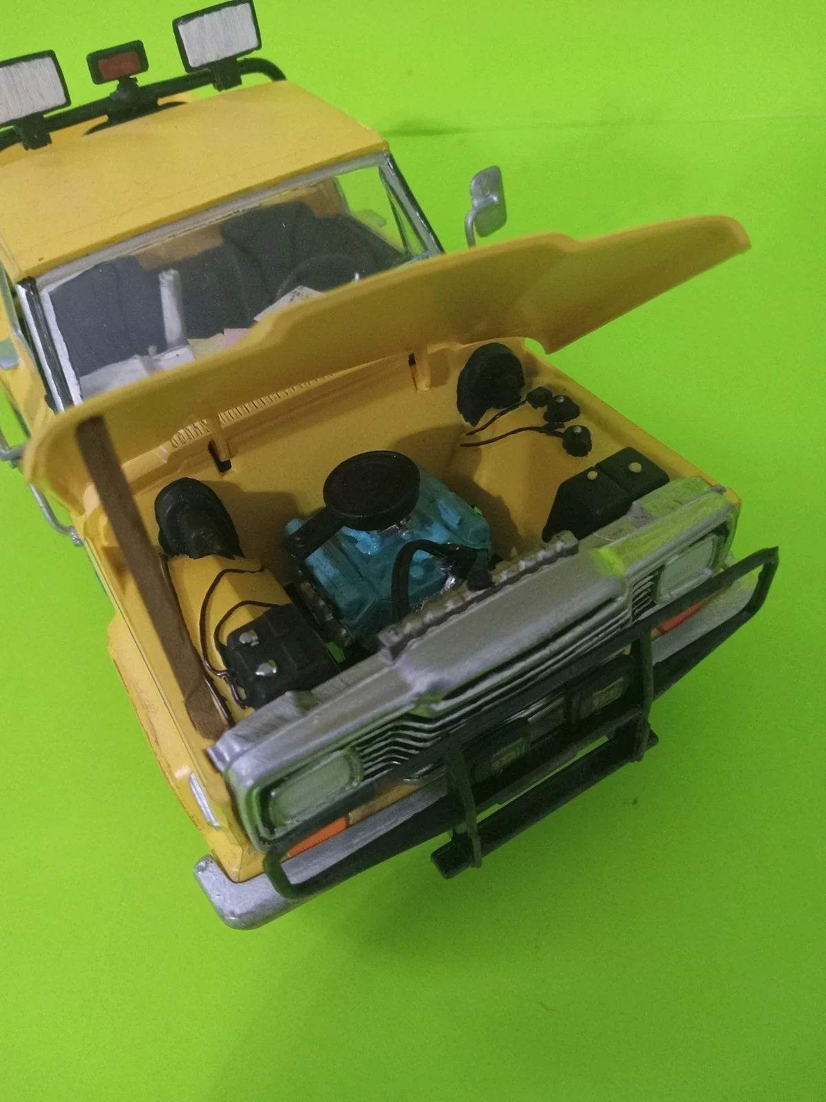 2 Custom 1:24 Scale Twister 1996 Movie Trucks. Revell. Jo's Yellow Jeep thumbnail 17