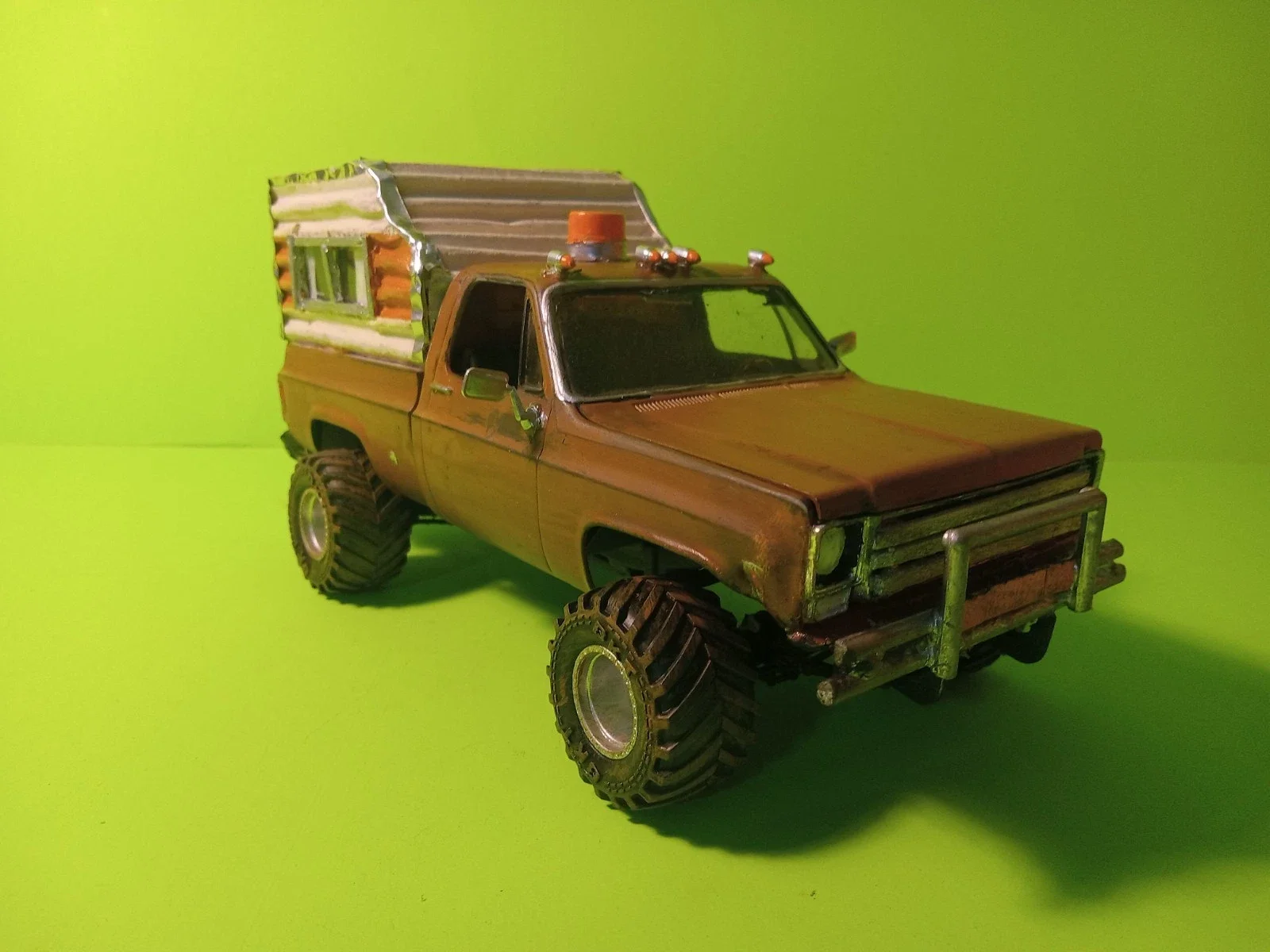 2 Custom 1:24 Scale Twister 1996 Movie Trucks. Revell. Jo's Yellow Jeep thumbnail 28